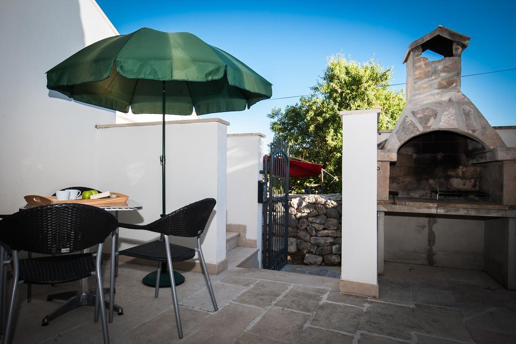 Holiday Home Amela Bol Exterior foto